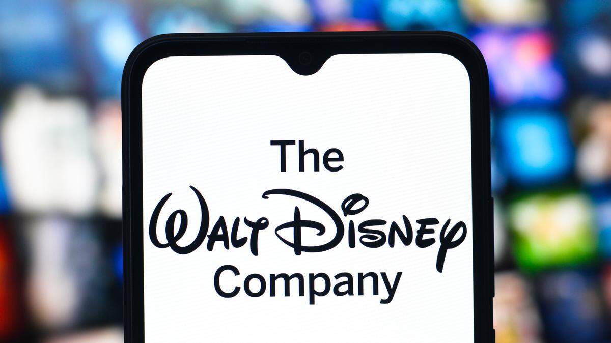 En esta ilustración fotográfica, el logotipo de The Walt Disney Company se muestra en la pantalla de un teléfono inteligente. 
