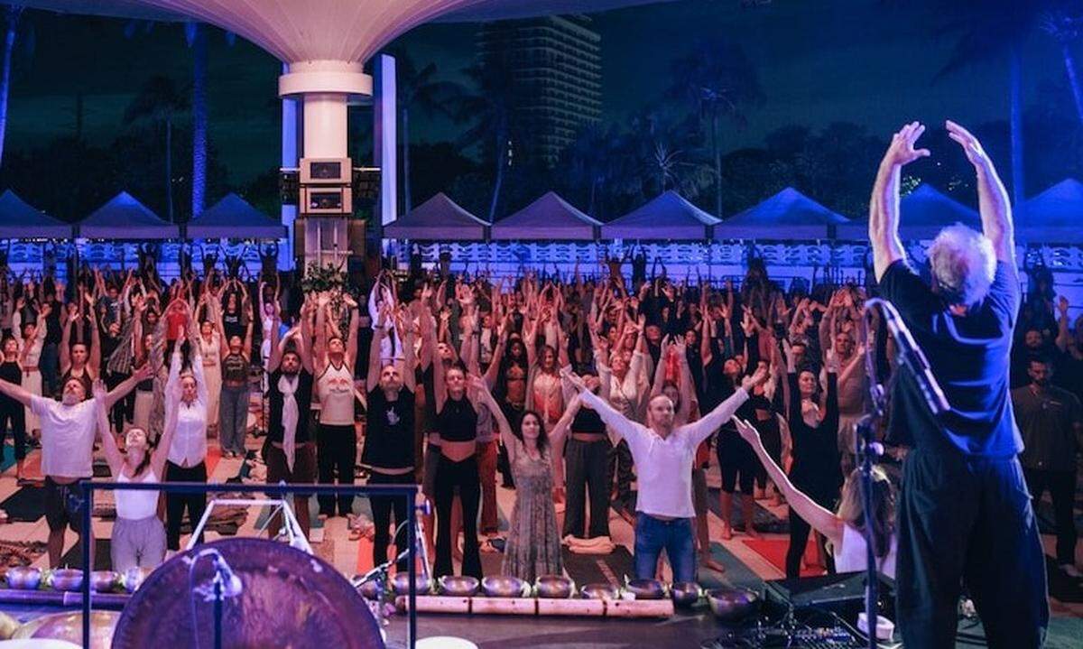 Orquesta de sanación sonora de South Beach en Miami Beach Bandshell.