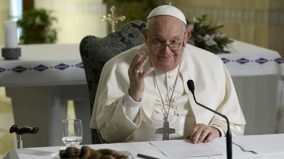 El papa Francisco lidera la Oración del Angelus en la Capilla de Santa Marta, en la Ciudad del Vaticano, el domingo 22 de diciembre de 2024.