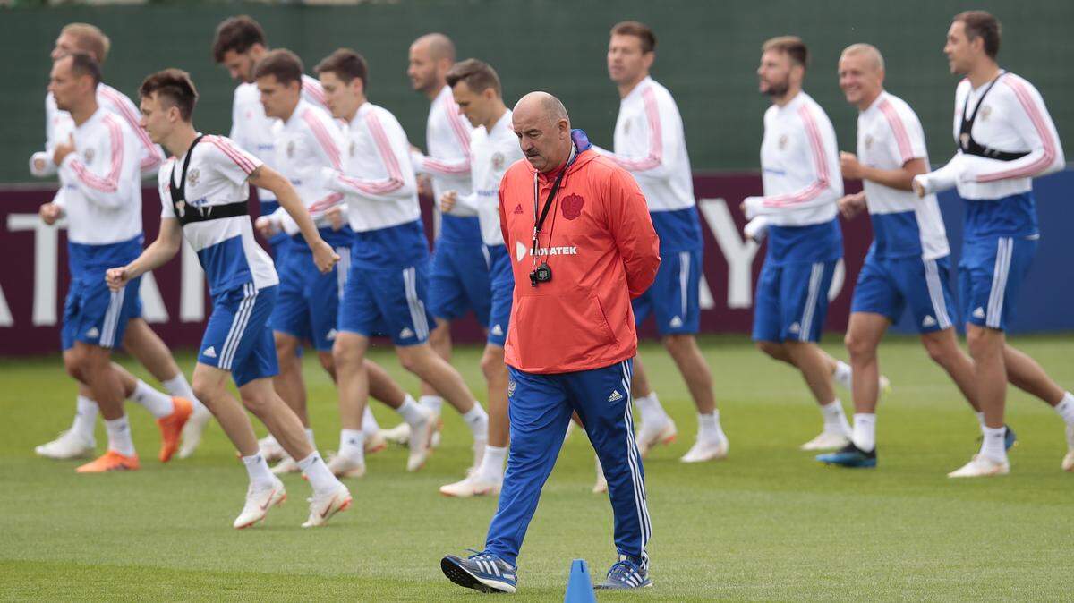El entrenador Stanislav Cherchesov durante un entrenamiento del equipo ruso el martes 3 de julio de 2018.