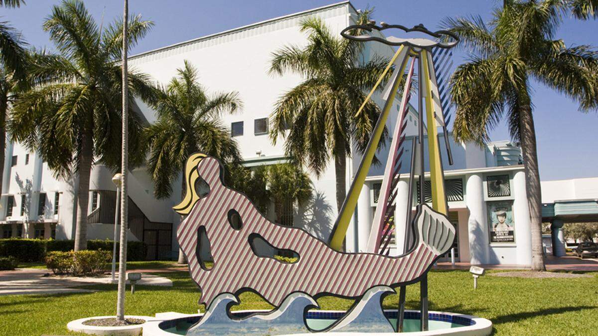The Fillmore Miami Beach at the Jackie Gleason Theater on Washington Avenue and 17th Street in Miami Beach will close for a year starting June 1, 2022, to accommodate construction of the 800-room Grand Hyatt Miami Beach Convention Center Hotel.