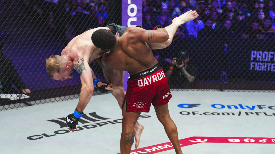 El Cazador cubano cada vez más cerca de su presa. Conserva su invicto con gran faena en PFL