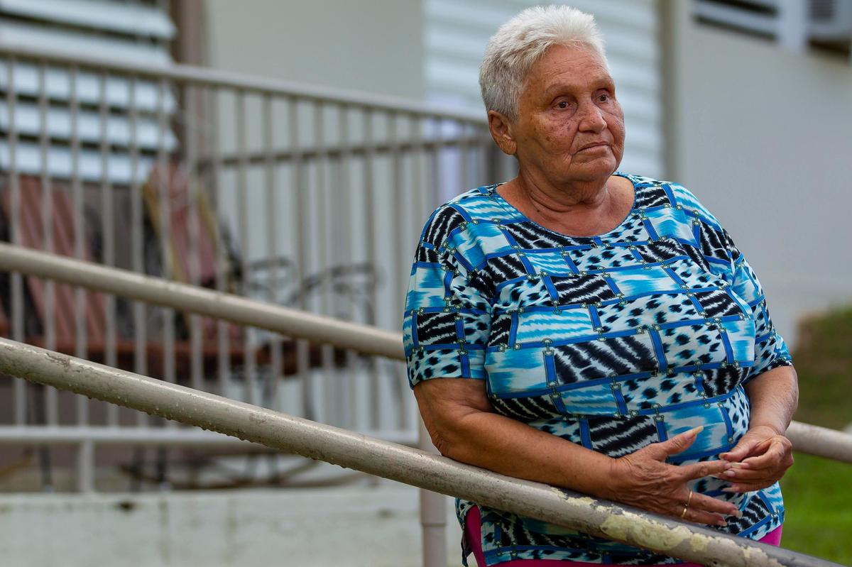 María Méndez Rodríguez, de 70 años, quien vive en Utuado, Puerto Rico, habla sobre cómo su comunidad todavía no se ha recuperado de los daños causados por el huracán María hace un año.