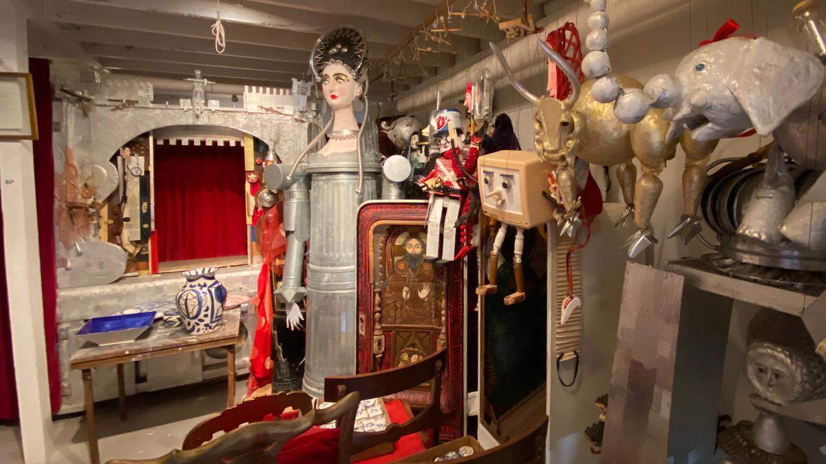 El estudio de Cano, donde tendrá lugar su “Holiday Open House”; es también hogar del Cricket Theater los últimos sábados de cada mes. 
