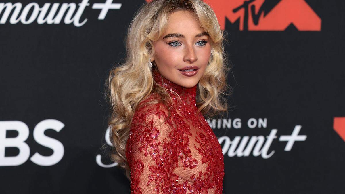 ELMONT, NEW YORK - SEPTEMBER 07:Sabrina Carpenter attends the 2025 MTV Video Music Awards at UBS Arena on September 07, 2025 in Elmont, New York. (Photo by Dimitrios Kambouris/Getty Images)