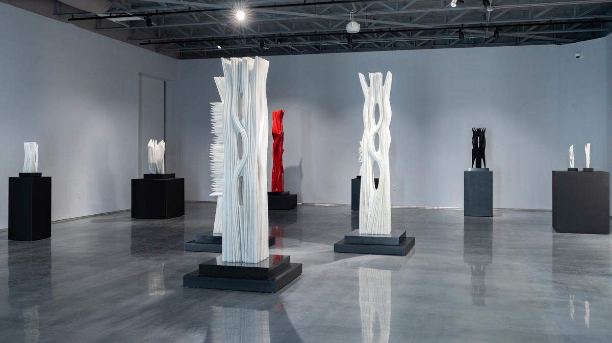 Obras en sala de exposición “Pablo Atchugarry. Monumental”, 2024. Fundación Pablo Atchugarry, Miami.