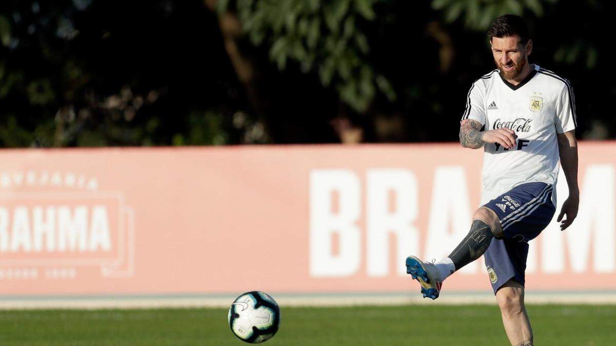 Foto de archivo. Lionel Messi durante entrenamiento con la selección argentina el 1 de julio de 2019 en Belo Horizonte, Brasil.