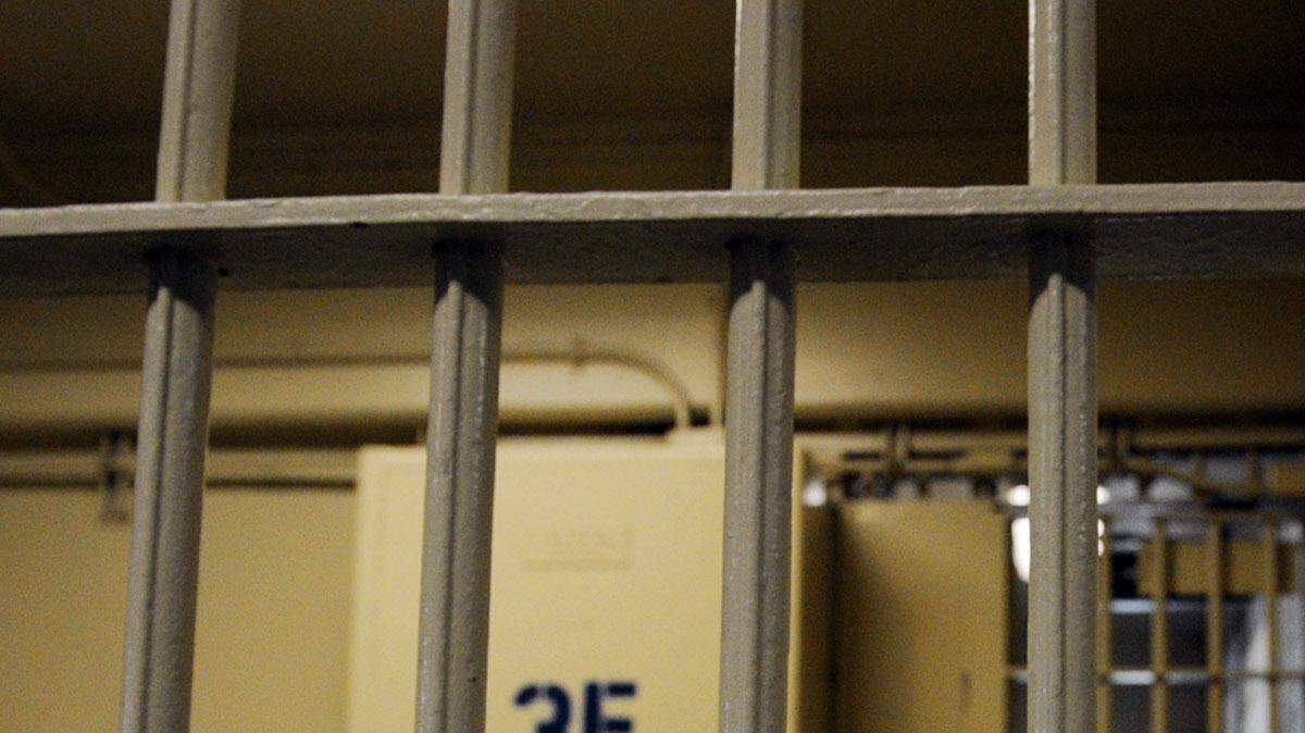 El sector de inteligencia de la Penitenciaria Silvio Yoshihiko Hinohara, en Presidente Bernardes, en estado de Sao Paulo, alertó a los responsables del centro sobre los tres presos, que fueron sometidos al detector de metales