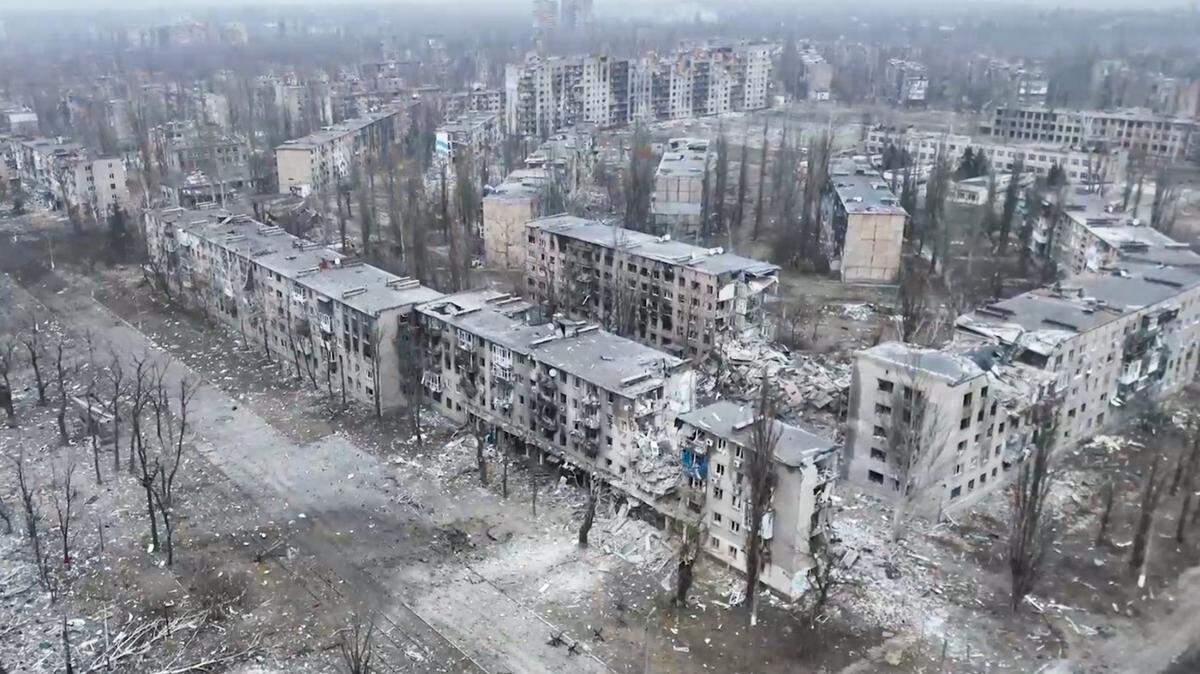 Tras la caída de Avdivka, uno de los bastiones de Kiev en el Donbás, las tropas ucranianas han comenzado a reagruparse en sus nuevas líneas defensivas para intentar impedir que las fuerzas rusas progresen en ese sector del frente.