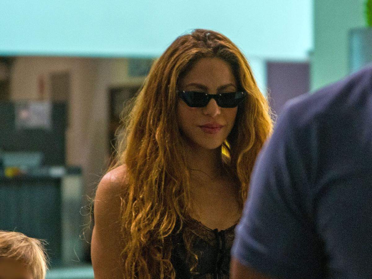 SHAKIRA EN EL AEROPUERTO, IMAGEN DE ARCHIVO.