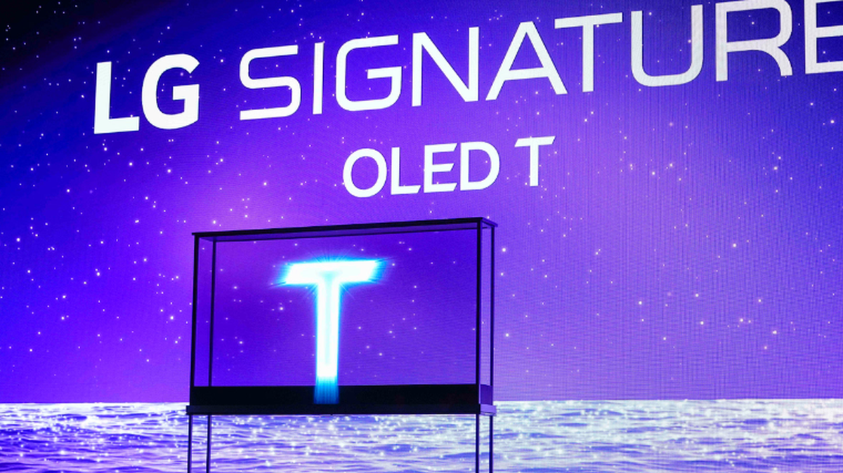 La multinacional sudcoreana LG presentó en Las Vegas OLED T, su primer televisor transparente e inalámbrico.