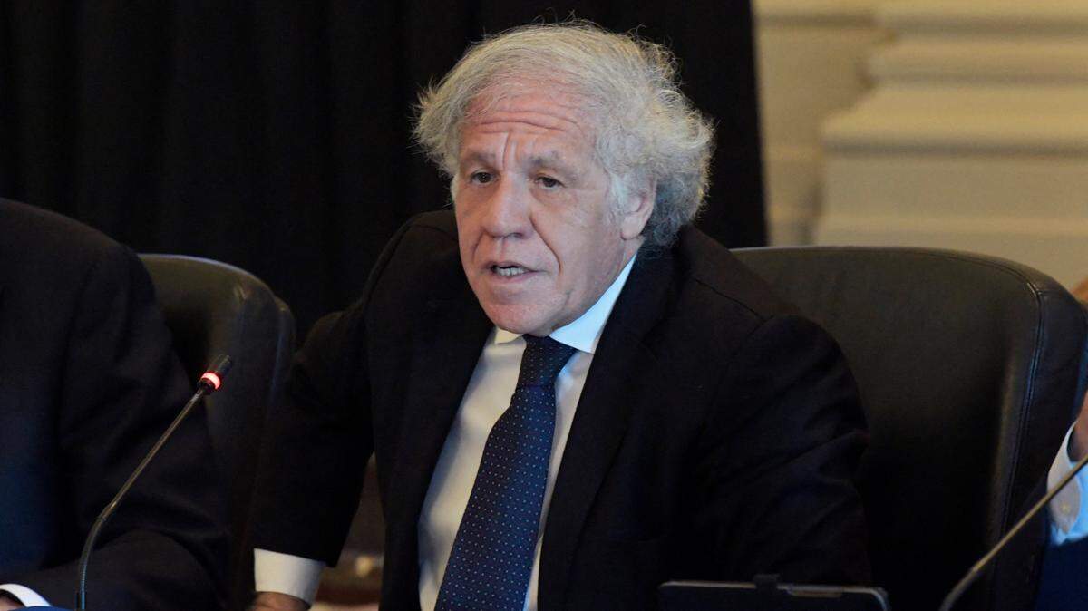 El secretario general de la Organización de Estados Americanos (OEA), Luis Almagro, participa en una reunión del organismo, el 17 de abril de 2023, en Washington, D.C.