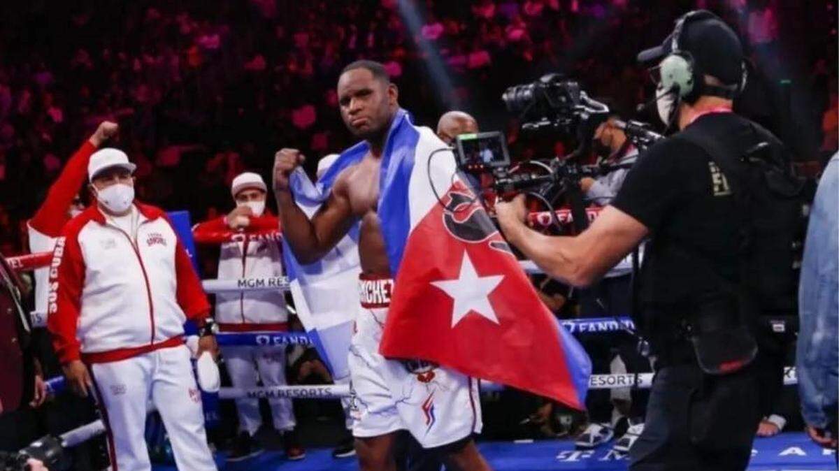 Frank Sánchez no ve la hora de regresar también a las Grandes Ligas del boxeo. El pasado 22 de febrero el cubano pisó un ring nuevamente en Tijuana, México, para probar cómo respondía su pierna y no pudo quedar más contento con el resultado.