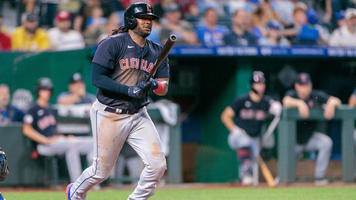 Josh Bell tiene 725 partidos como primera base en su carrera y es probable que comparta tiempo allí con Yuli Gurriel, después de que los Marlins canjearon a Garrett Cooper.