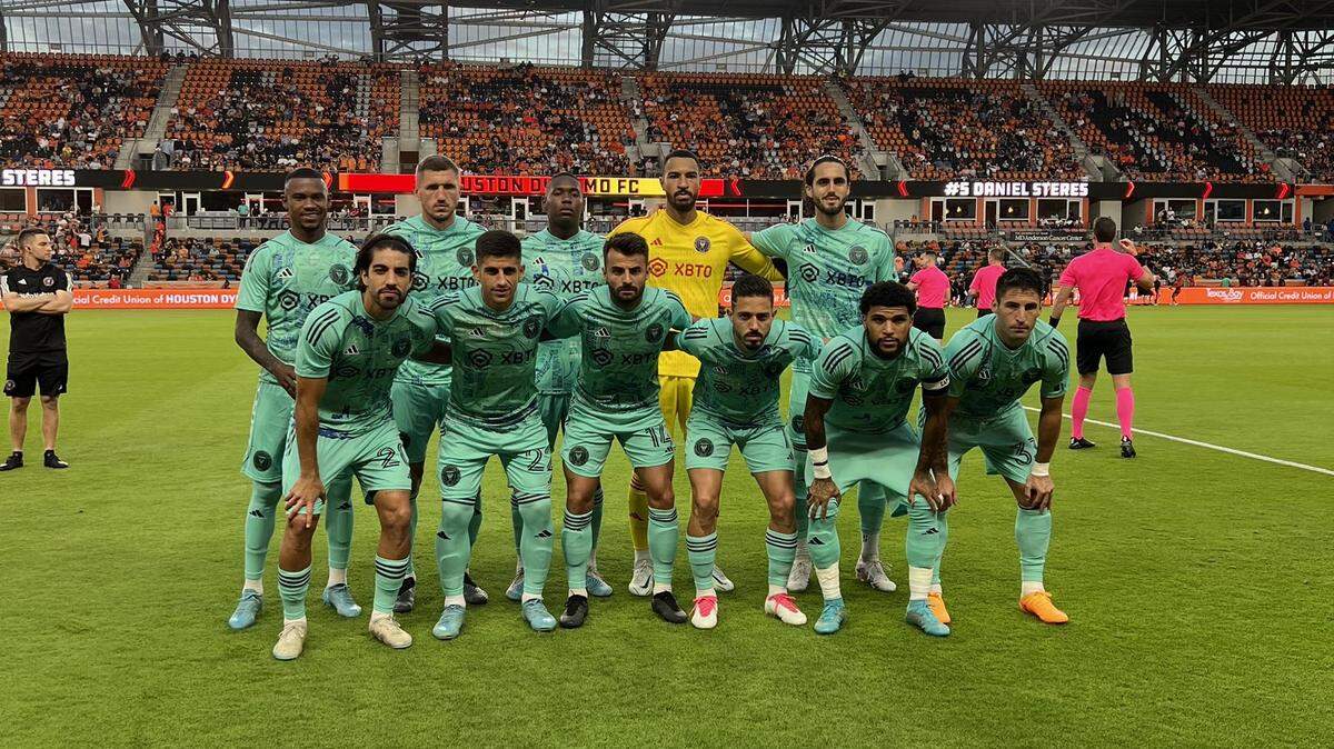 El once titular del Inter Miami antes de comenzar su partido en Houston este 22 de abril de 2023.