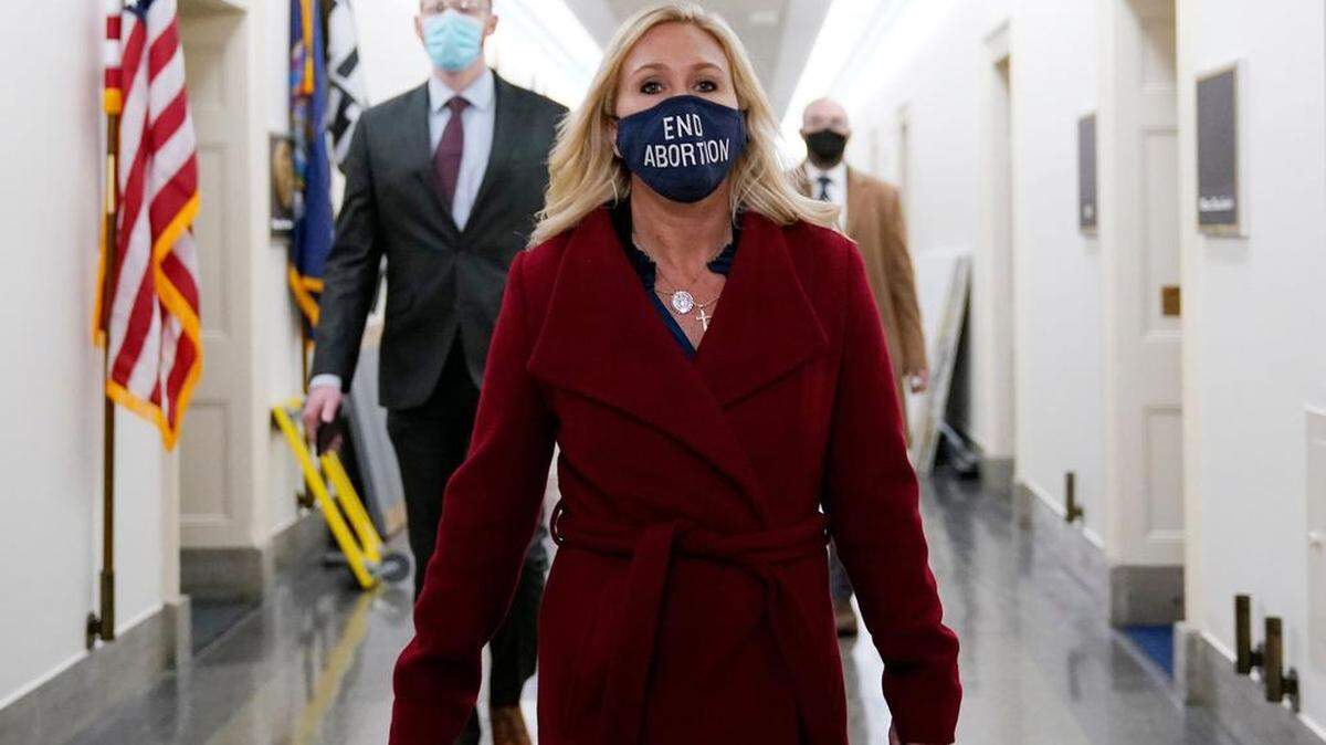 La representante estadounidense Marjorie Taylor Greene, republicana de Georgia, deja su oficina en Capitol Hill el 3 de febrero de 2021 en Washington, DC.