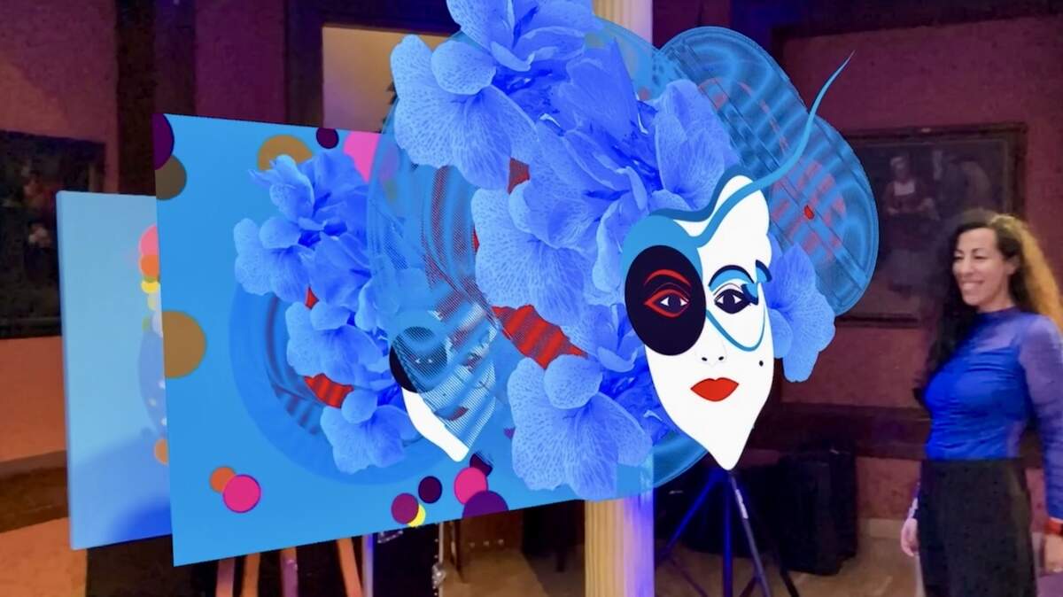 Houda Bakkali artista digital nos muestra sus lienzos de realidad aumentada en una nueva exposición en el Real Circle Artistic de Barcelona.