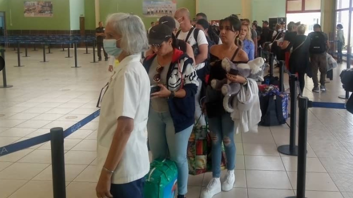 El gobierno de Cuba culminó este domingo la repatriación de 248 ciudadanos varados en Haití desde hace casi dos meses, informó el Ministerio de Relaciones Exteriores en un comunicado.