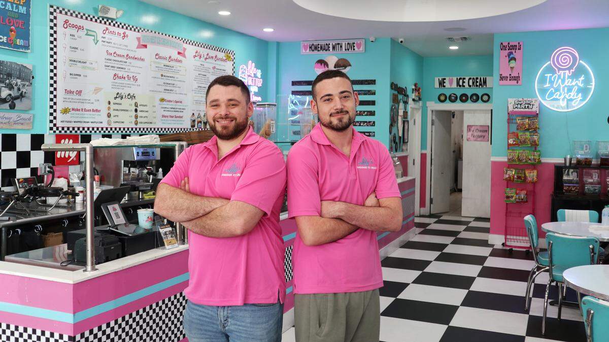 Ori y Tal Gilinsky, junto con su padre Ronen, son propietarios y operadores de Lily’s Ice Cream, acaban de abrir un segundo local en North Miami.      
