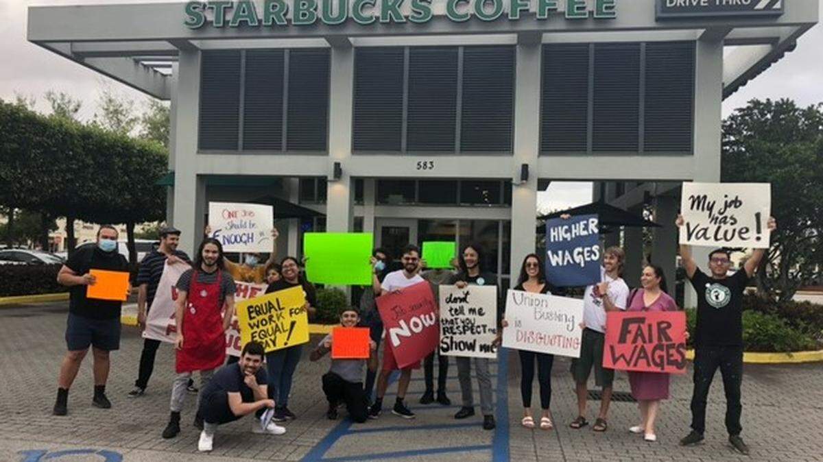 Líderes sindicales de los Starbucks en Hialeah y Miami Springs se reúnen con la comunidad que se solidarizan con los trabajadores