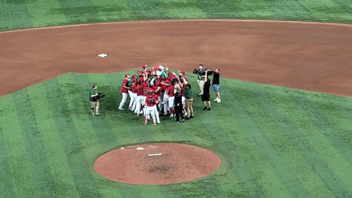 MEXICO CELEBRA su triunfo sobre Puerto Rico en el Clásico Mundial.