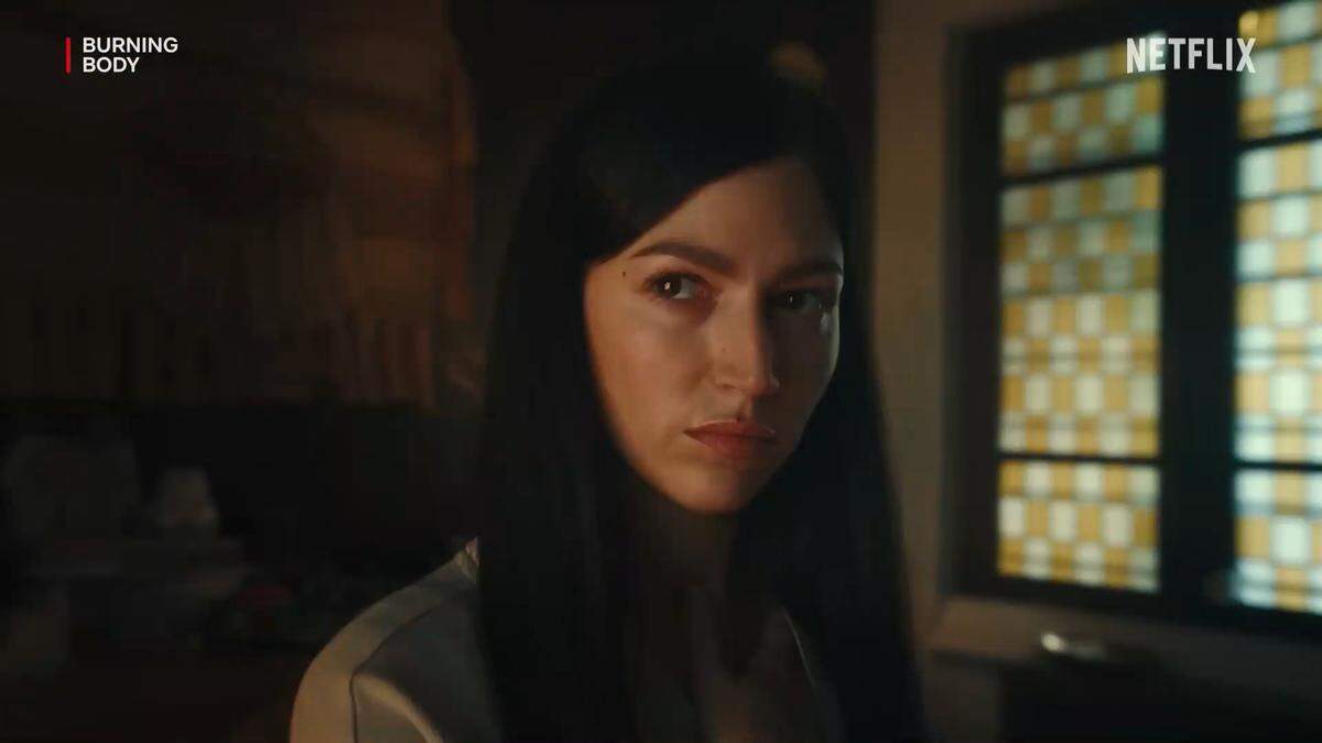 En Netflix el thriller ‘El cuerpo en llamas’ (2023), basada en el caso conocido como el crimen de la “Guardia Urbana”.