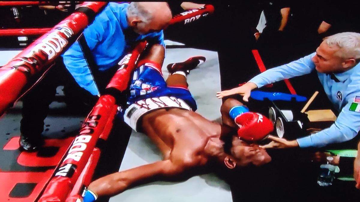 Sullivan Barrera cae por nocaut en el 10mo asalto ante Radivoje Kalajdzic, en velada de ProBox celebrada el 13 de marzo de 2024 en Plant City, Tampa.