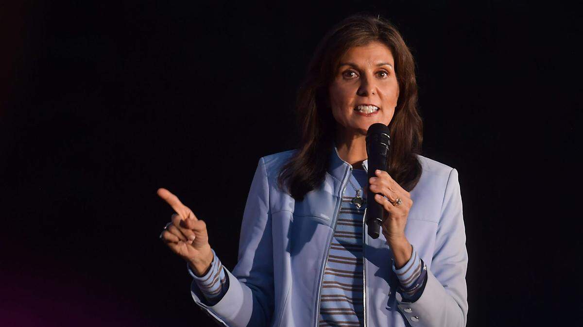  La precandidata presidencial republicana Nikki Haley criticó este domingo a su rival, el expresidente de Estados Unidos Donald Trump (2017-2021), por su cercanía con el mandatario ruso, Vladímir Putin, y por sus comentarios sobre la OTAN. 