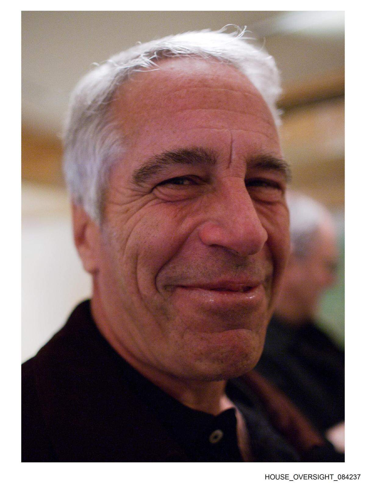 Esta foto, producida por el patrimonio de Jeffrey Epstein y publicada el jueves 18 de diciembre de 2025 por el Comité de Supervisión y Reforma Gubernamental de la Cámara de Representantes, muestra a Jeffrey Epstein. 