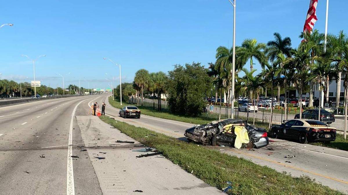 Los carriles hacia el oeste en SR 826/Palmetto se cerraron el sábado 20 de agosto de 2022 por la mañana, después de que un conductor en un sedán Infiniti plateado, que se dirigía hacia el este en los carriles hacia el oeste cerca de Northwest 57th Avenue en Hialeah, chocó de frente contra un sedán Honda gris que transportaba a cinco mujeres. Las mujeres murieron, dijo la Patrulla de Carreteras de Florida.