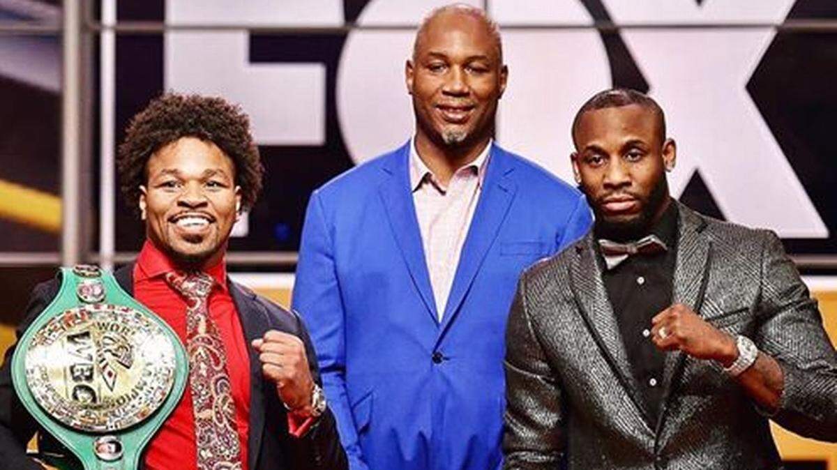 Yordenis Ugás (der.) y Shawn Porter, al lado del legendario Lennox Lewis (centro) durante el anuncio oficial de su pelea para el 9 de marzo de 2019 en Las Vegas. (Facebook/Yordenis Ugás)