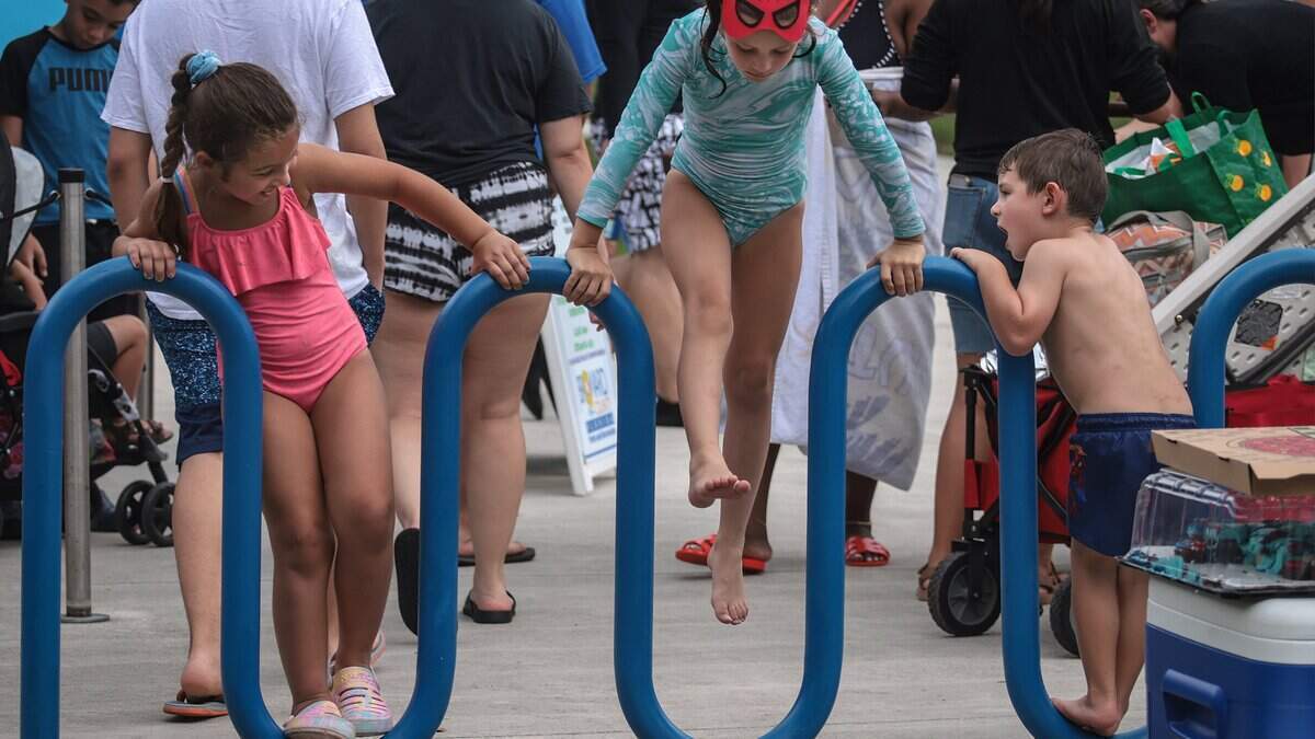 Niños jugando en el parque C.B. Smith de Pembroke Pines en 2022.
