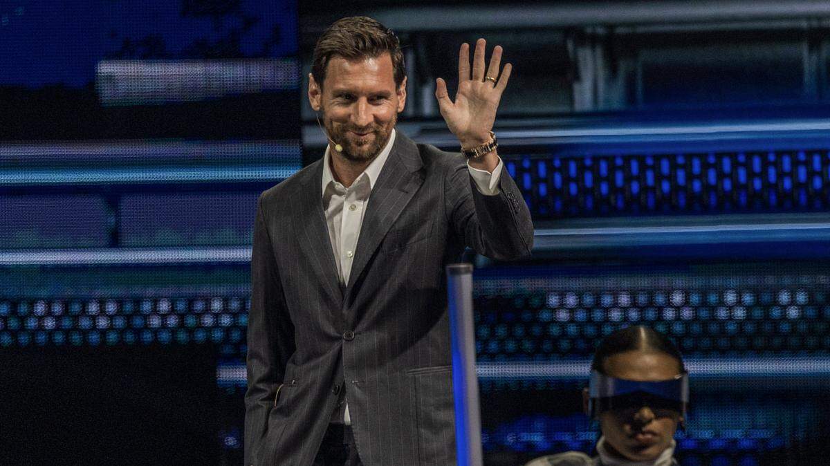 Foto de archivo. El astro argentino Lionel Messi afirmó que le gustaría ser dueño de un club cuando se retire del fútbol, en una entrevista publicada este martes por un canal de streaming de su país, en la que también habló de su vida familiar, su personalidad y hasta de sus gustos en materia de bebidas. 