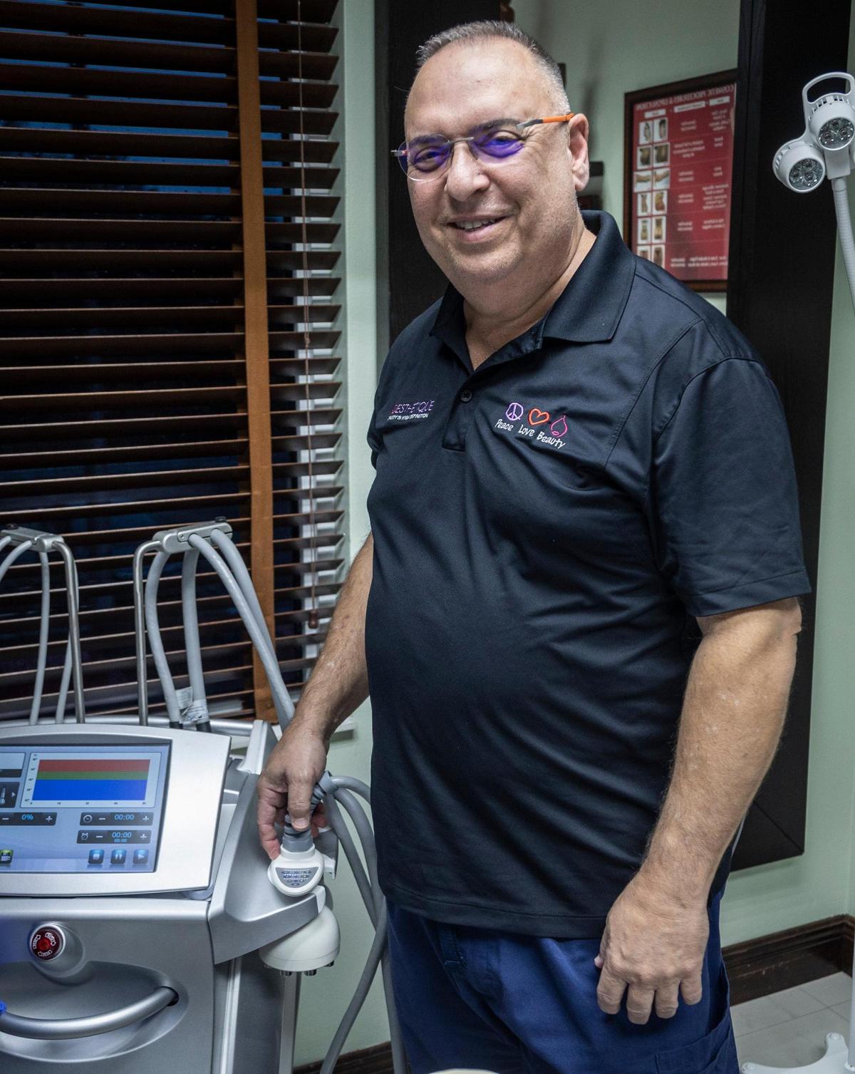 El Dr. Rafael Antun con la máquina Venus Legacy el pasado 22 de octubre.