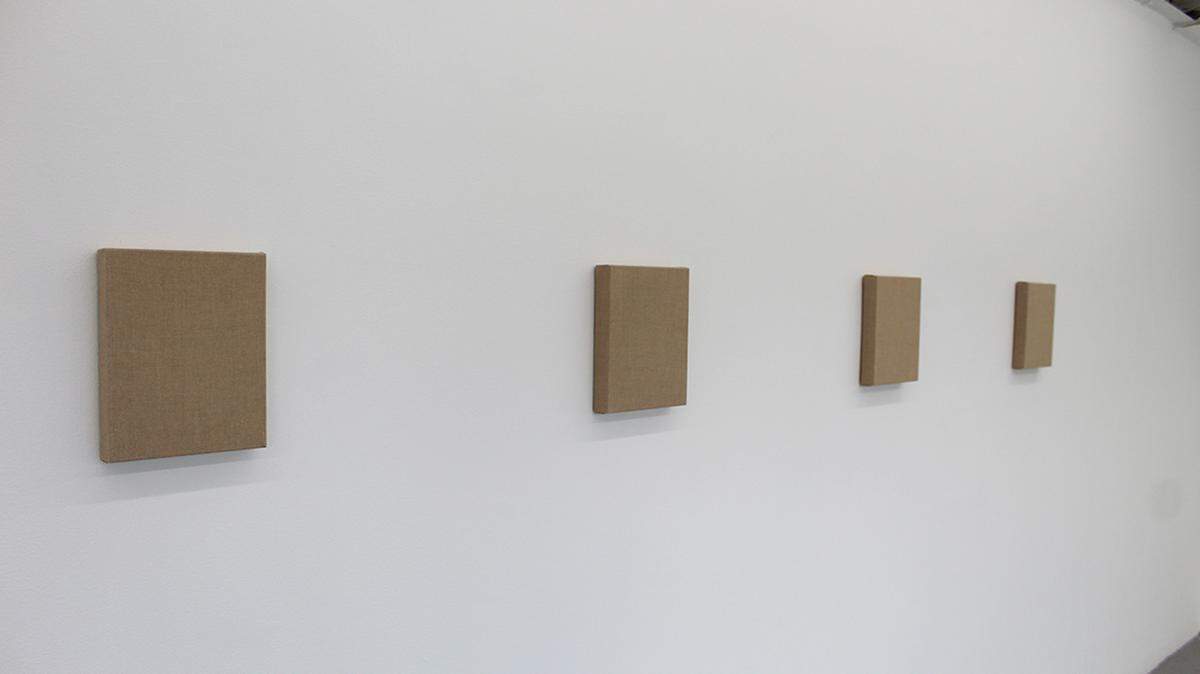 ‘Some Time’, 2025. Lienzos imprimados con diferentes perfumes. Dimensiones 11 x 8.5 pulgadas. 