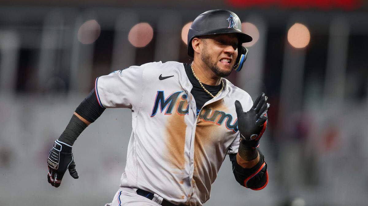 Yuli Gurriel bateó un cuadrangular dentro del terreno, el segundo en su carrera en Grandes Ligas, en la novena entrada en el último destello ofensivo de los Marlins ante los Bravos, el martes en Atlanta.
