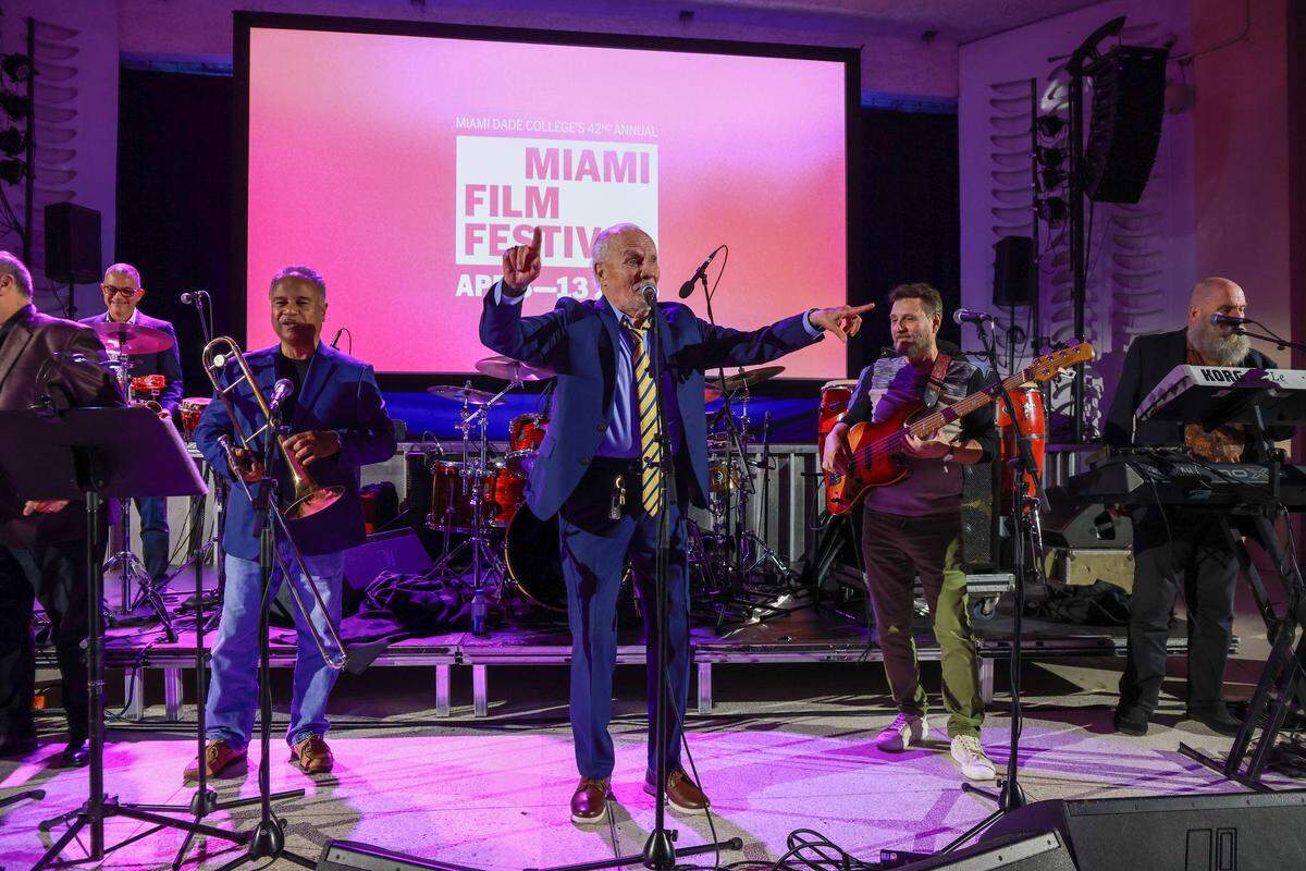 Carlos Oliva y Los Sobrinos del Juez durante el estreno del documental “El sonido de Miami”.