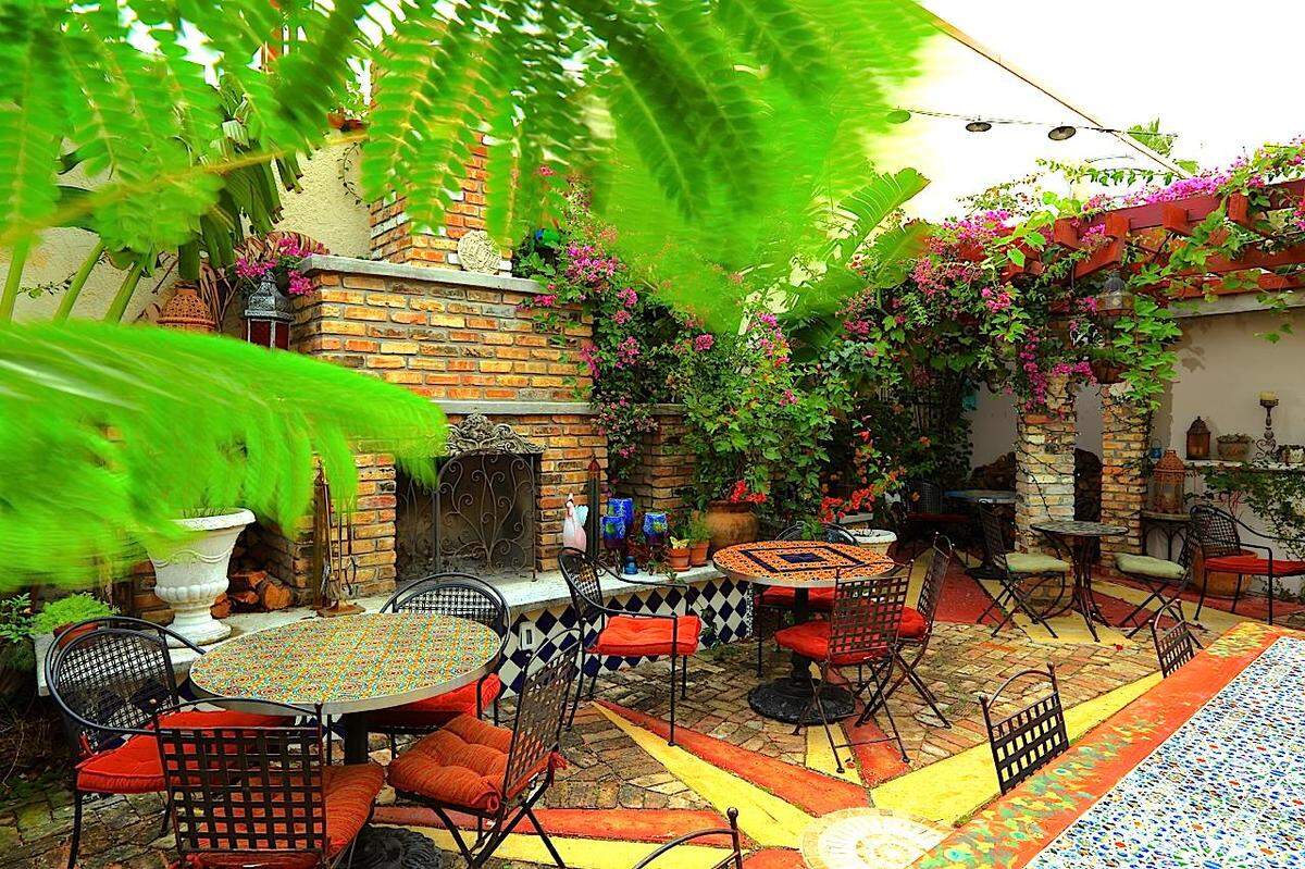 Rouge’s Courtyard