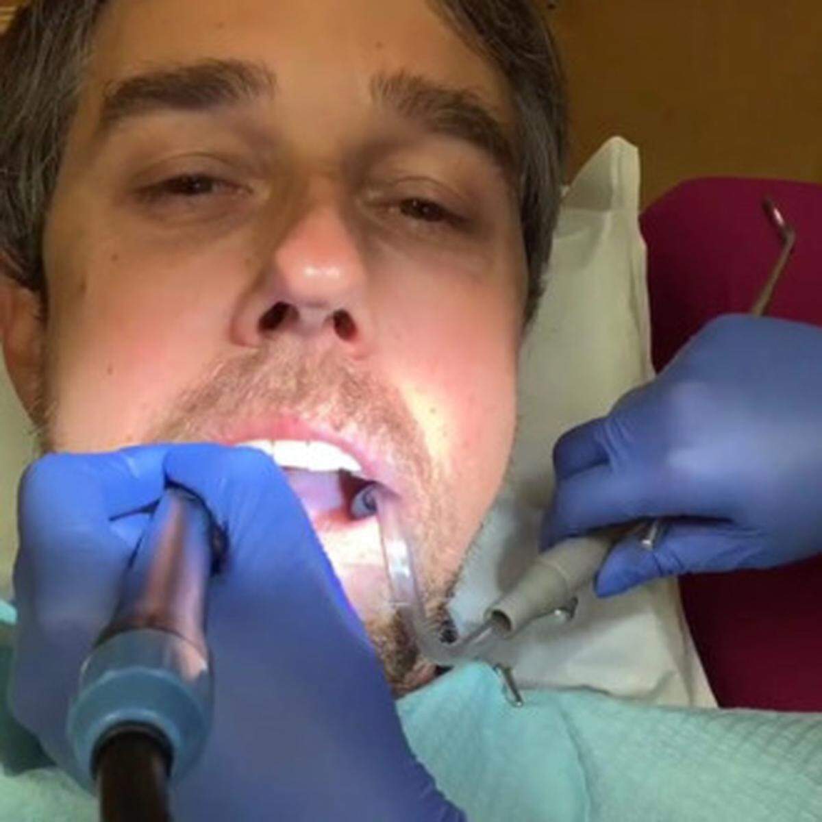 Beto O’Rourke publicó una foto de su visita al dentista.