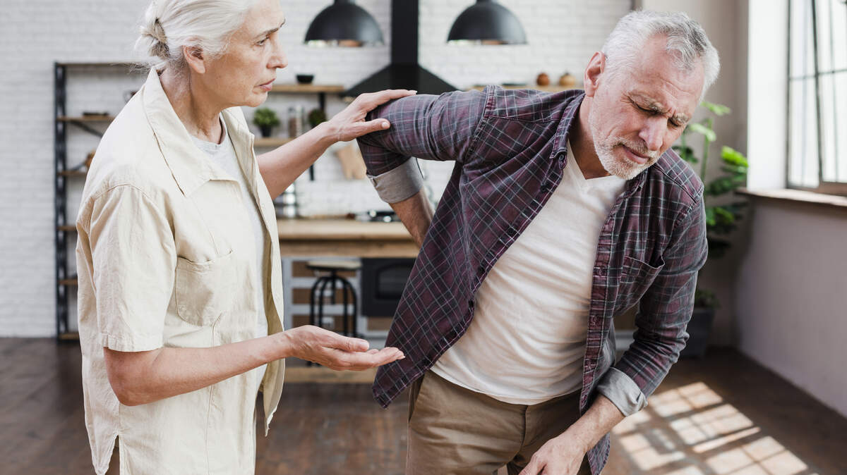 La sarcopenia puede derivar en fracturas, discapacidad física, hospitalizaciones, peor recuperación tras una enfermedad aguda, menor calidad de vida y mayor mortalidad. 
