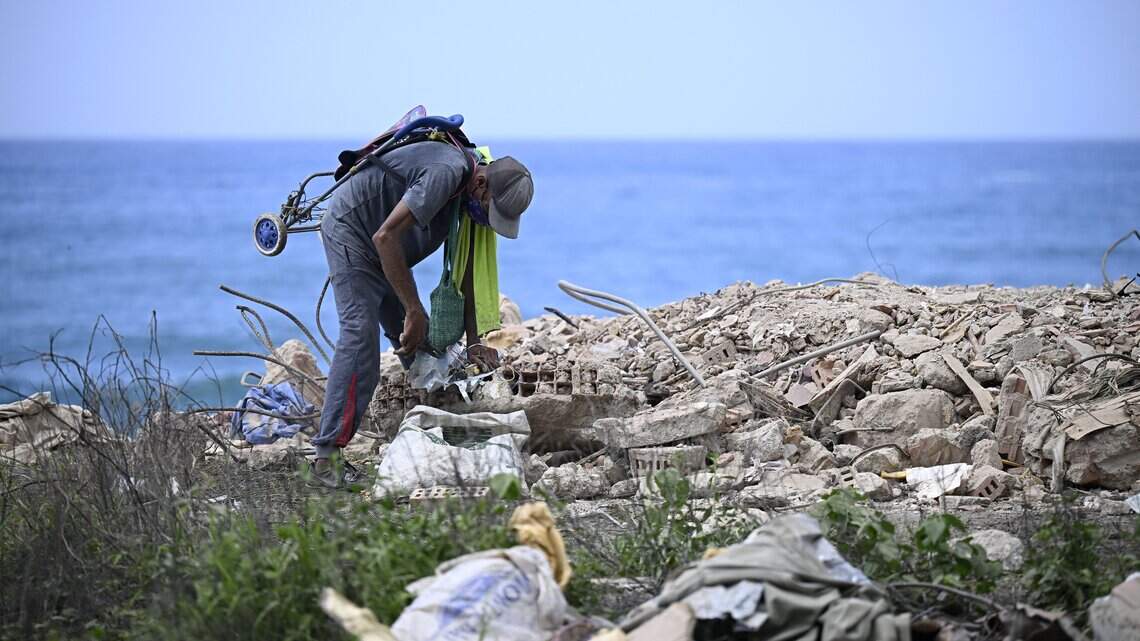 De rescatistas a chatarreros, venezolanos hurgan en escombros tras pérdidas por terremotos