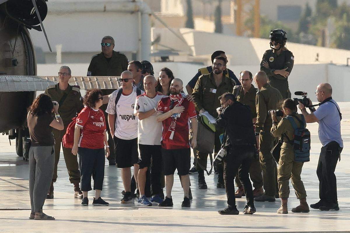 Former Israeli hostage Eitan Horn (C) gestures upon disembarking from an Israeli military helicopter on the landing pad at Ichilov Sourasky Medical Centre in Tel Aviv on October 13, 2025. Twenty living Israeli hostages were released on October 13 after more than two years in captivity in Gaza, as part of a ceasefire deal with Hamas. Militants kidnapped them during Hamas's October 7, 2023 attack on Israel, the deadliest in the country's history. (Photo by Jack GUEZ / AFP) (Photo by JACK GUEZ/AFP via Getty Images)