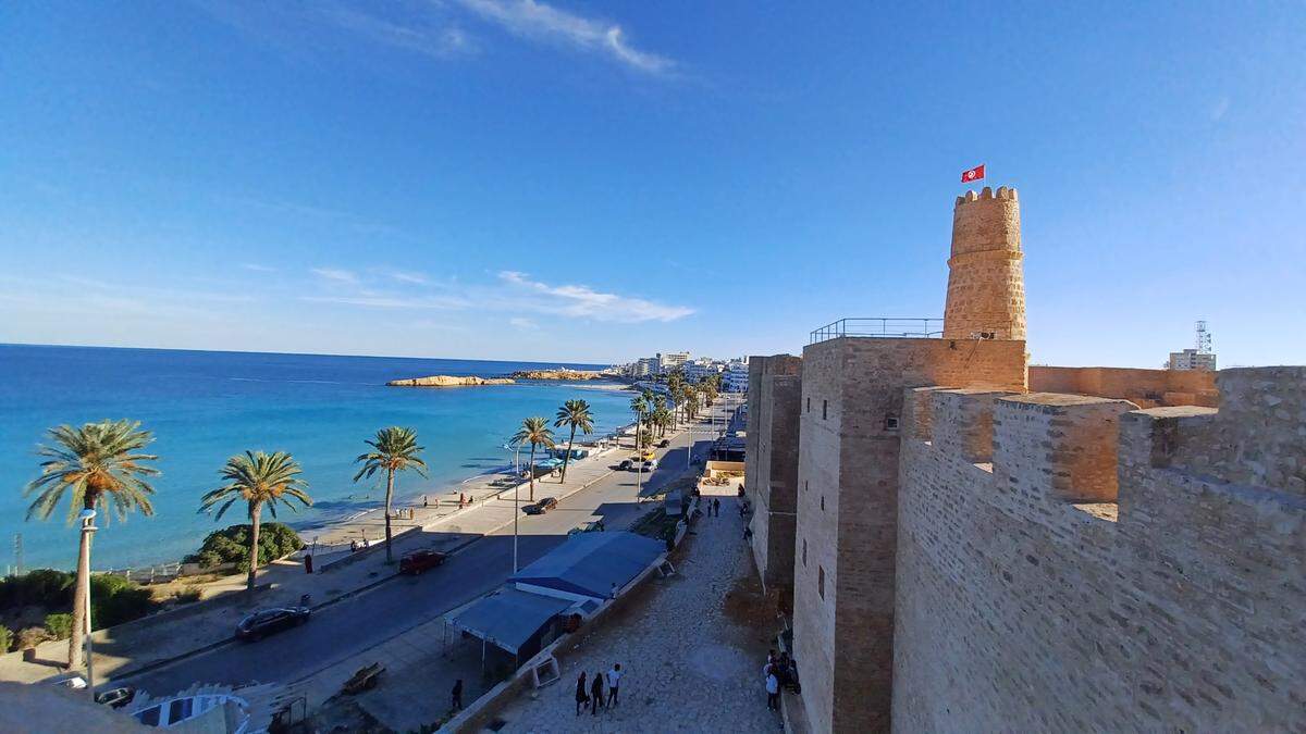 Ribat de Monastir, junto al paseo marítimo.