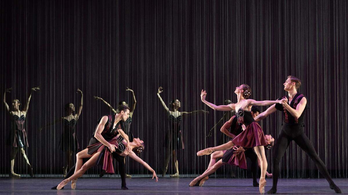 Los bailarines de Miami City Ballet en “Delight”, estreno mundial con coreografía de Ricardo Amarante. 