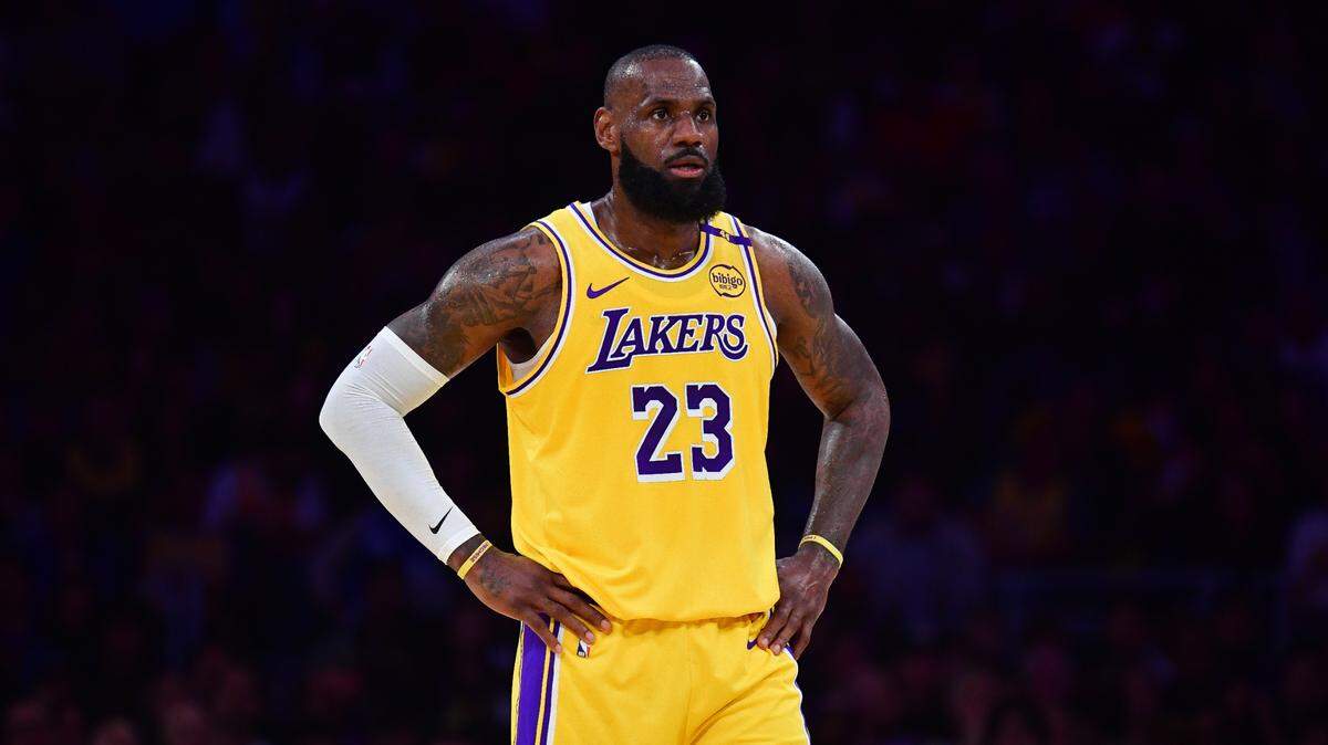Tras la temprana despedida de sus Lakers en los playoffs, LeBron James dijo la noche del miércoles que se tomará un tiempo para reflexionar sobre su futuro en la NBA.