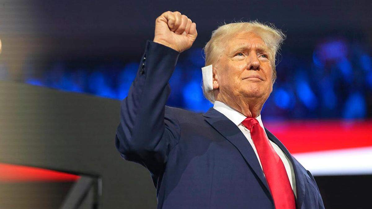 El expresidente Donald Trump a su llegada a la convención republicana, el lunes en Milwaukee.
