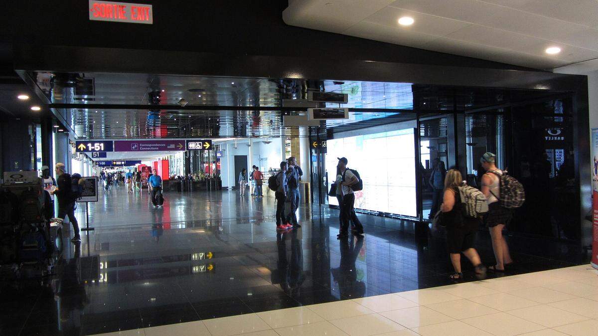 Imagen de archivo del Aeropuerto Internacional de Montreal, en Canadá. El gobierno canadiense aprobará menos visas este año como parte de sus nuevas políticas migratorias.