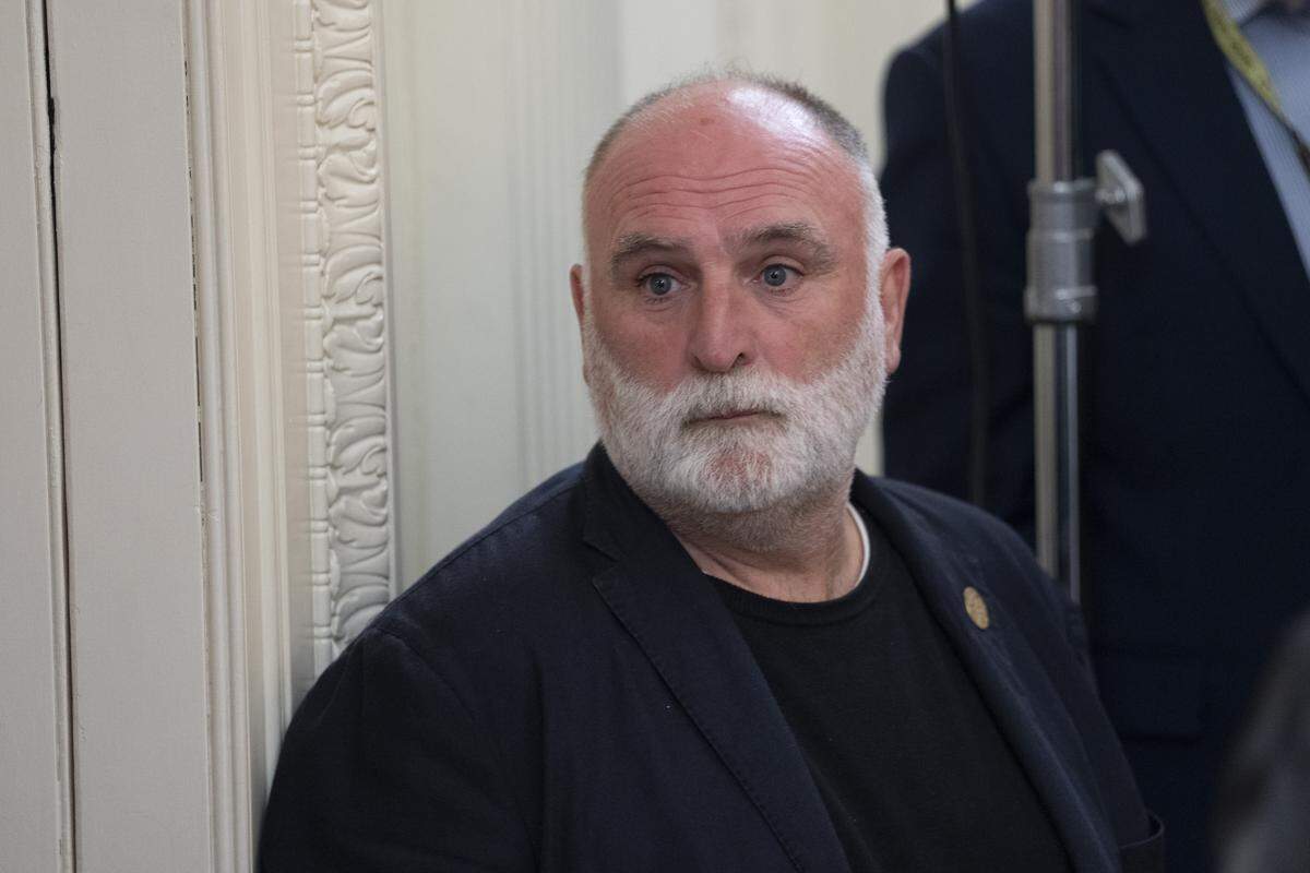 El chef José Andrés asiste a una Recepción Nacional de Artes y Humanidades en la Casa Blanca en Washington, DC, el 21 de octubre de 2024.