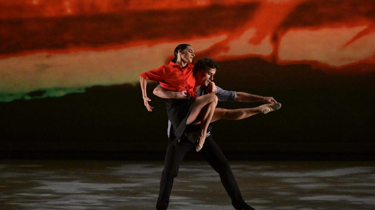 Los bailarines de DDTM, Melissa Verdecia y Rafael Ruiz-del-Vizo, en “Surrender” del coreógrafo Jerry Opdenaker. 