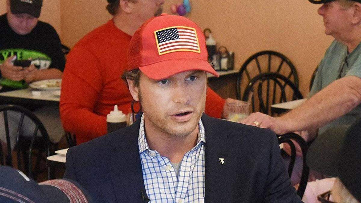 Trump habla del futuro de Pete Hegseth como secretario de Defensa, en medio de noticias de que está considerando a DeSantis para el cargo.